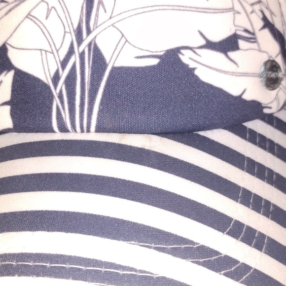 Roxy blue and white leaf design hat, snapback - Picture 2 of 4